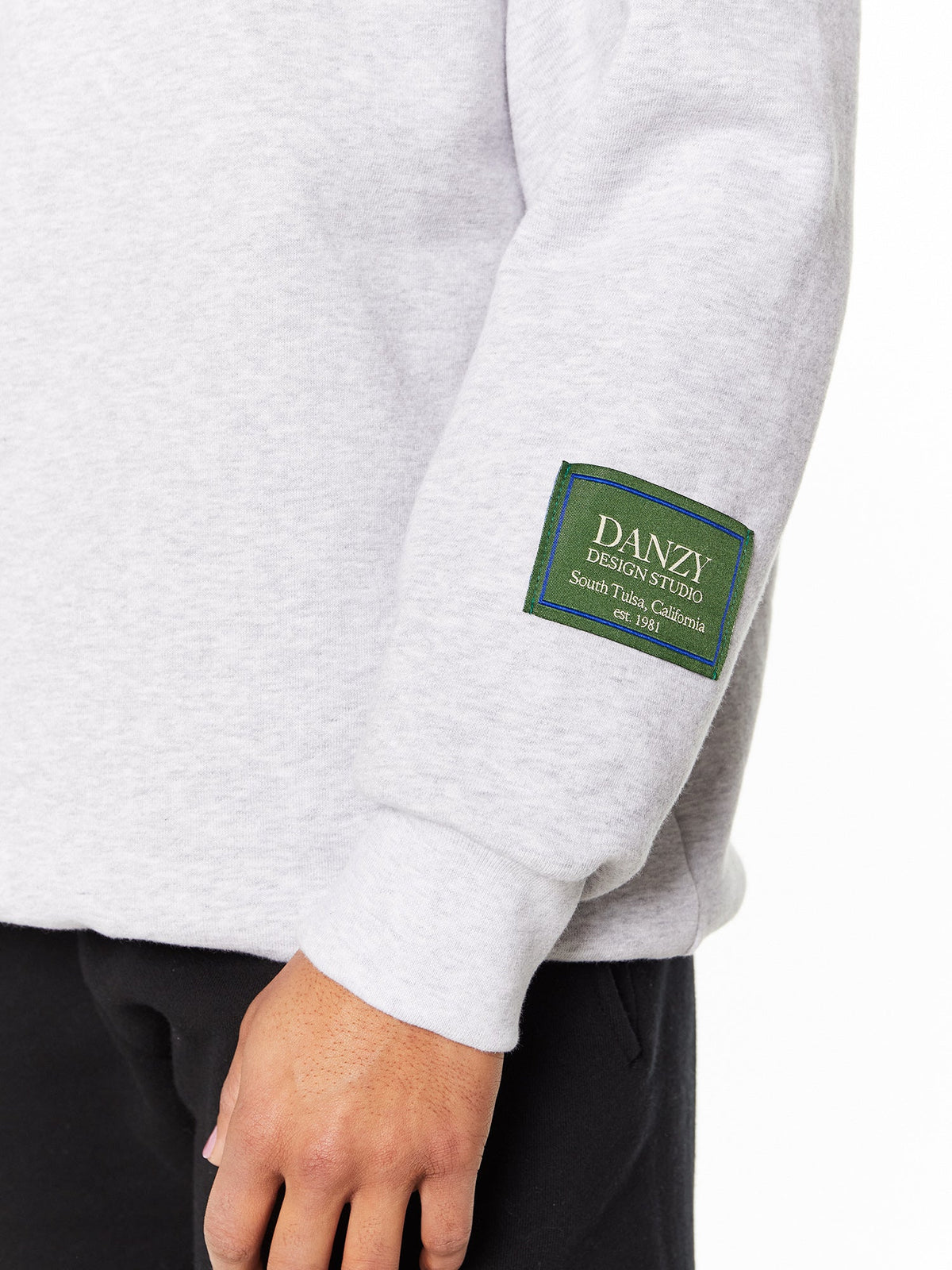 CLASSIC CREWNECK