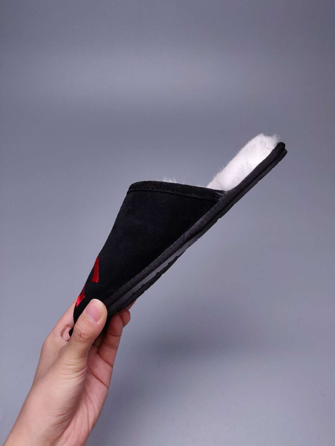 Black G-Logo Indoor Slippers — New Arrival | In Stock