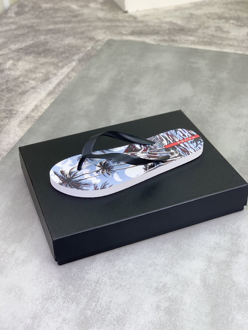 Prada Botanical Print Flip-Flops - Black & Multicolor Print